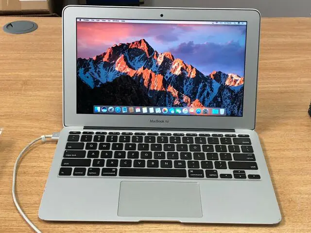 Apple Macbook Air 2015 Core i5 5th Gen - (8 GB/512 GB SSD/Mac OS Sierra) A1466  (13 inch, SIlver) - Master