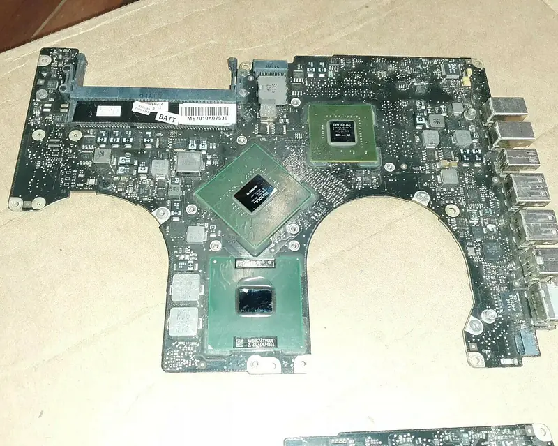 motherboard  Apple MacBook Pro c2d a1181 A1286  Used - Master