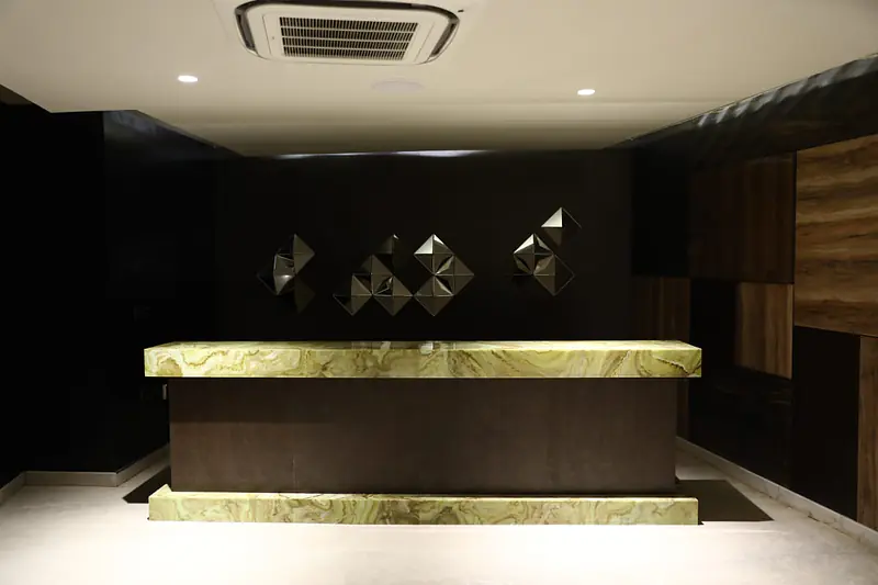 Rental : New 6000sqft Kothari Road Nungambakkam . Swimming Gym Theater . 3 Bedroom For Kings .  Viay Shanti Apts. 1st Flr Italian Marble - Master