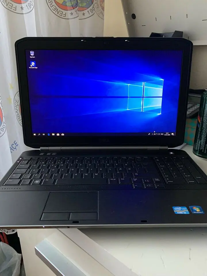 Dell Latitude E5520 - 15.6" - Core i5 2520M - Windows 7 Pro 64-bit - 4 GB RAM - 500 GB HDD Series - Master