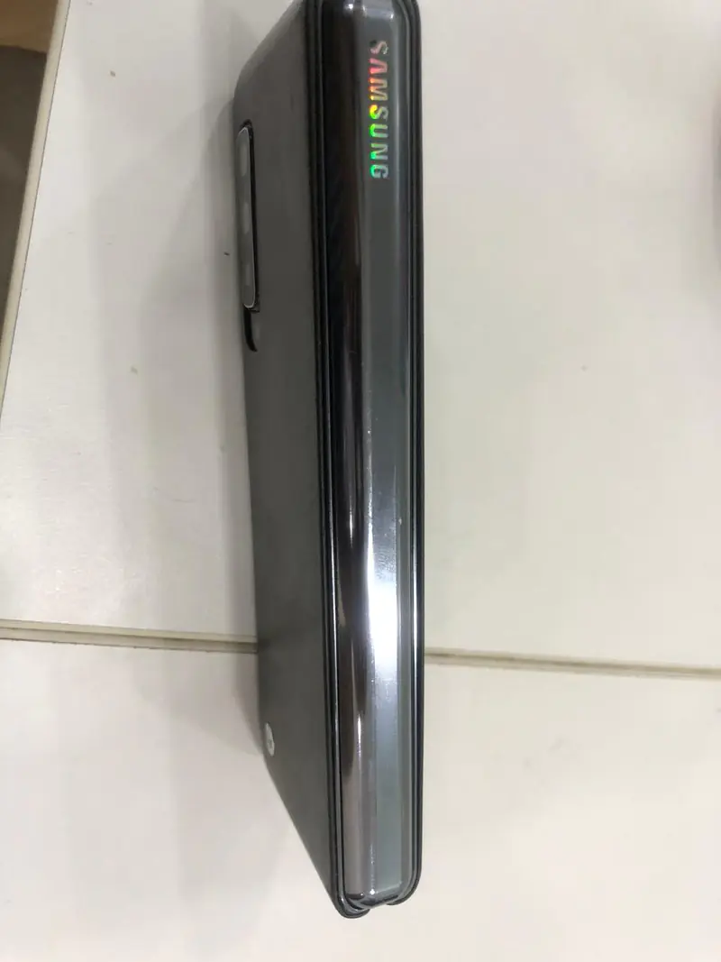 Samsung Galaxy Fold - Black - 512GB - USED - Master