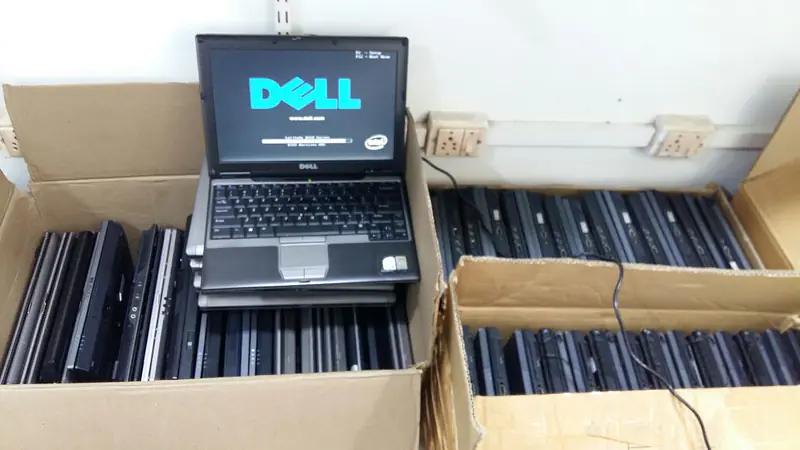 Dell Latitude D610 14" Laptop (2.00GHz Centrino Processor, 1 GB RAM, 40 GB Hard Drive, DVD/CD-RW Used - Master