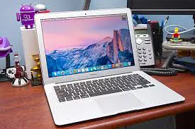Apple MacBook Air A1466 13.3-inch Laptop (Core i7/8GB/128GB/Sierra/Integrated Graphics), Silver - Master