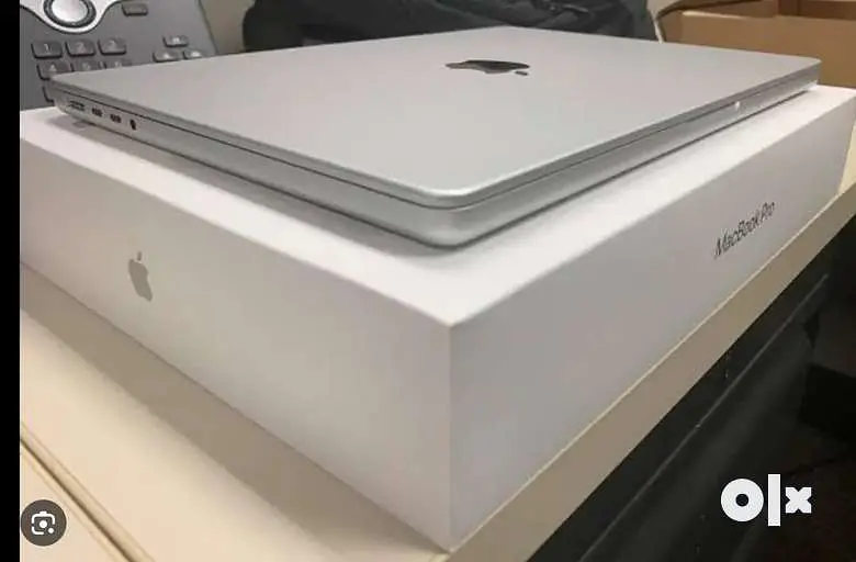 Apple MacBook Air Laptop: Apple M1 chip, 13.3-inch/33.74 cm Retina Display, 8GB RAM, 256GB SSD Storage, Backlit Keyboard, FaceTime HD Camera, Touch ID. Works with iPhone/iPad; Space Grey - Master